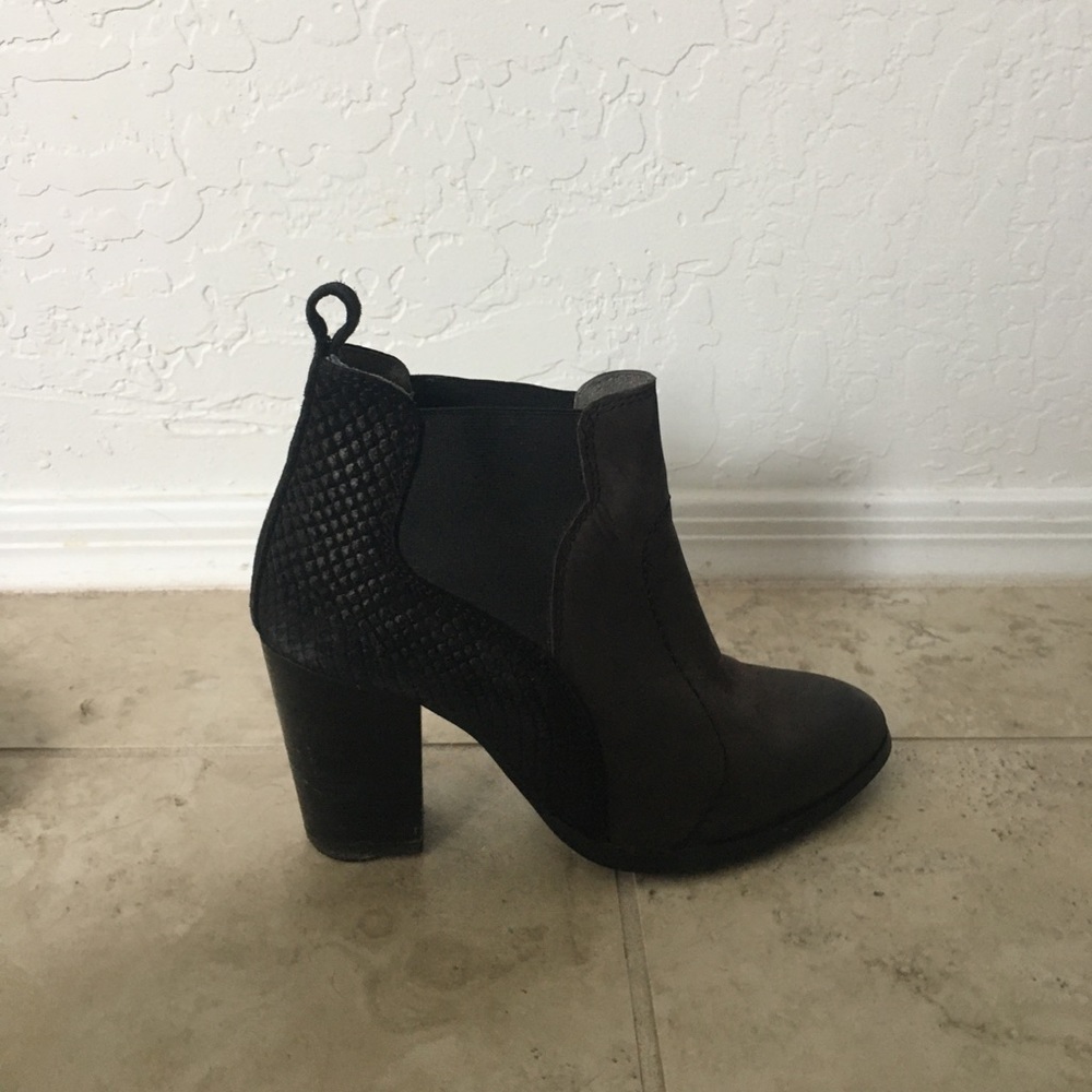 Seychelles ankle booties